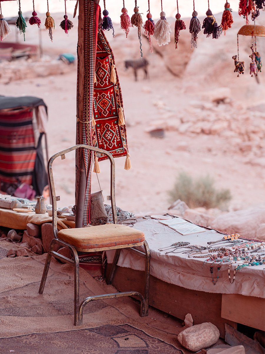 Photographie d'un commerce local dans Petra