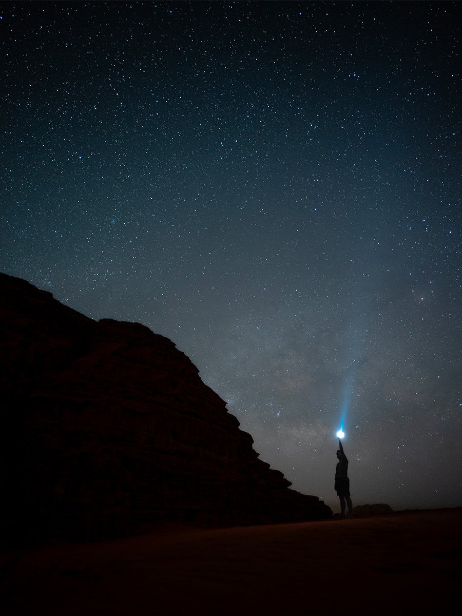 Photographie de nuit dans le désert du Wadi Rum